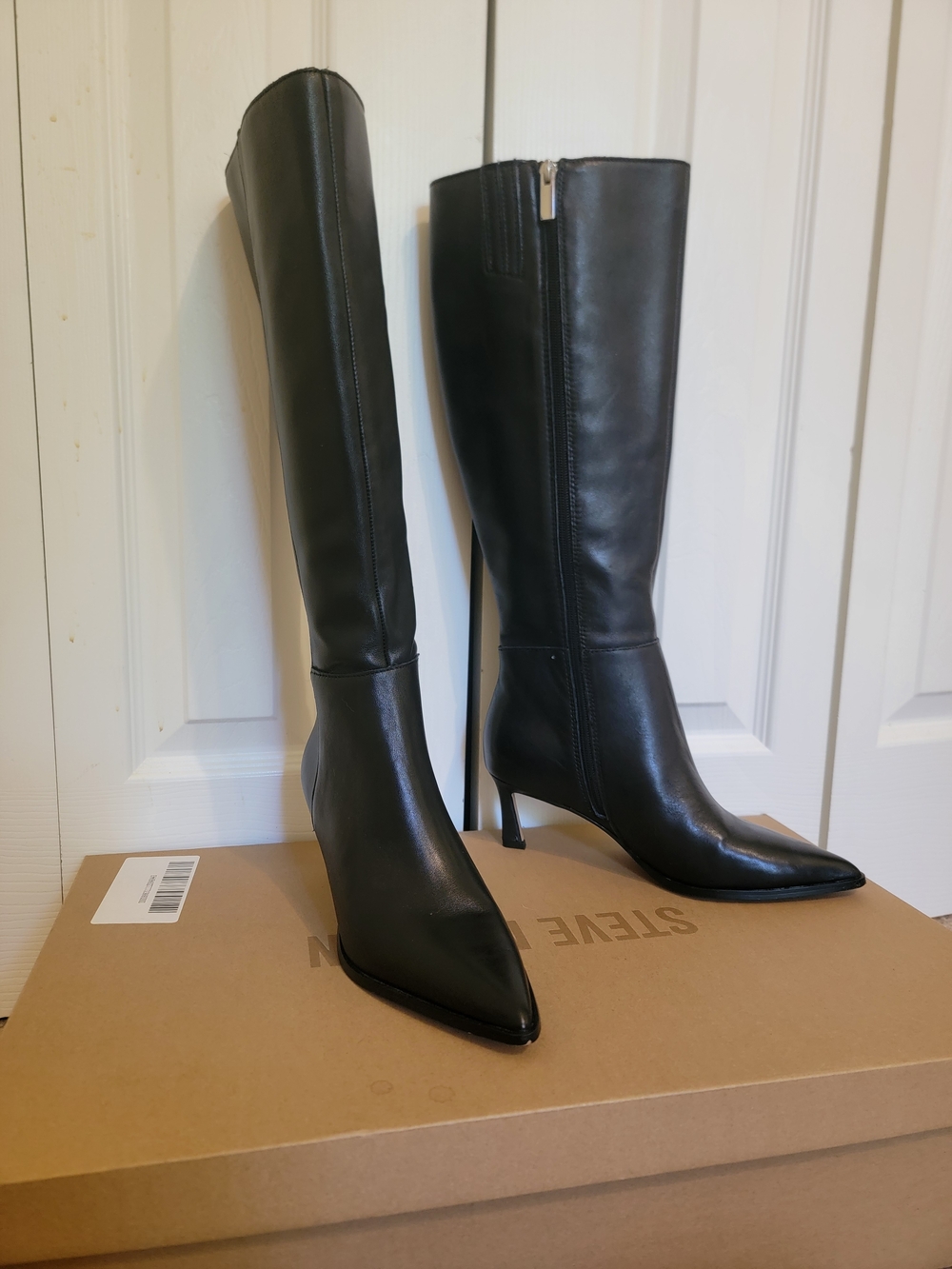 Classic Black Knee-High Pointed-Toe Leather Boots